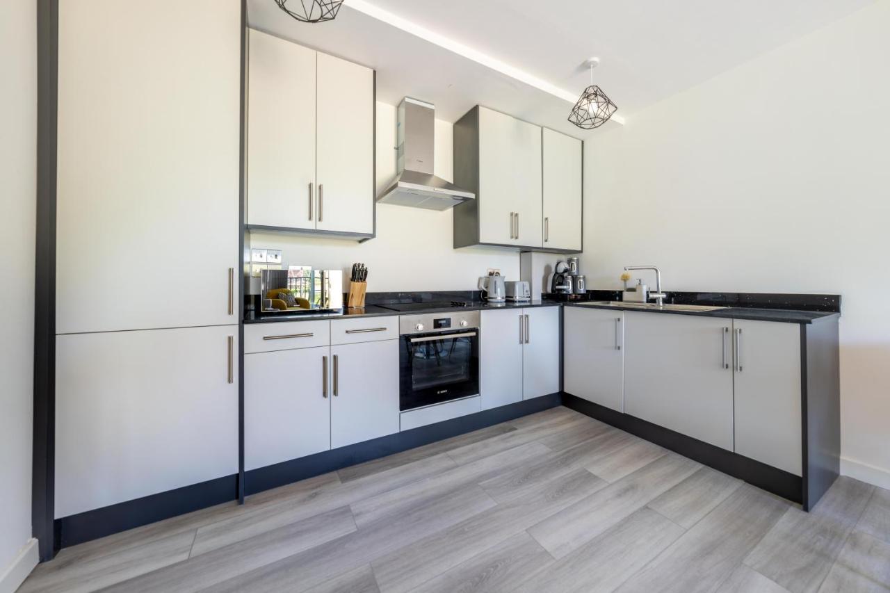 Ash View Place 3 -heathrow - Thorpe Park - Free Parking * Staines-upon-Thames