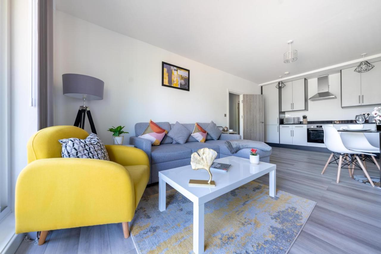 Ash View Place 3 -heathrow - Thorpe Park - Free Parking * Staines-upon-Thames