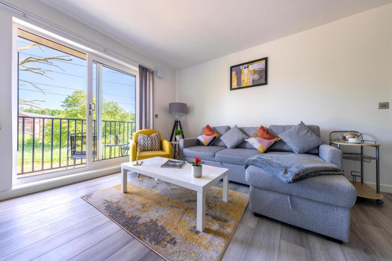 Ash View Place 3 -heathrow - Thorpe Park - Free Parking *