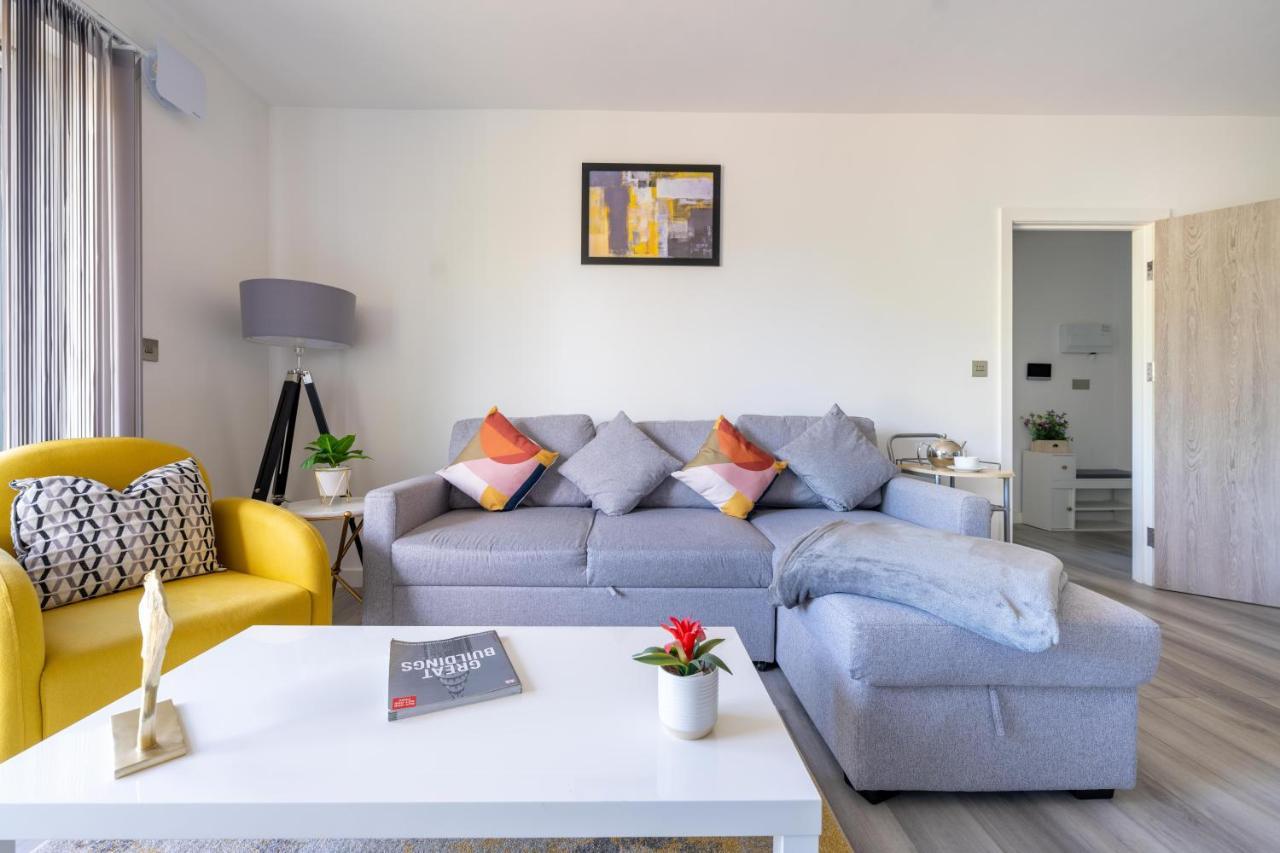 Ash View Place 3 -heathrow - Thorpe Park - Free Parking * Staines-upon-Thames