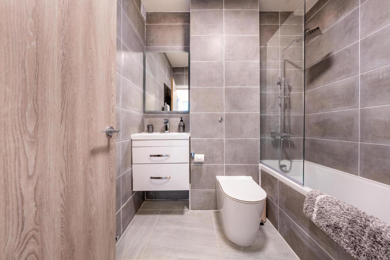Apartment Ash View Place 3 -heathrow - Thorpe Park - Free Parking
