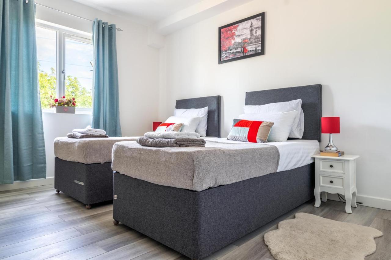 Ash View Place 3 -heathrow - Thorpe Park - Free Parking Staines-upon-Thames
