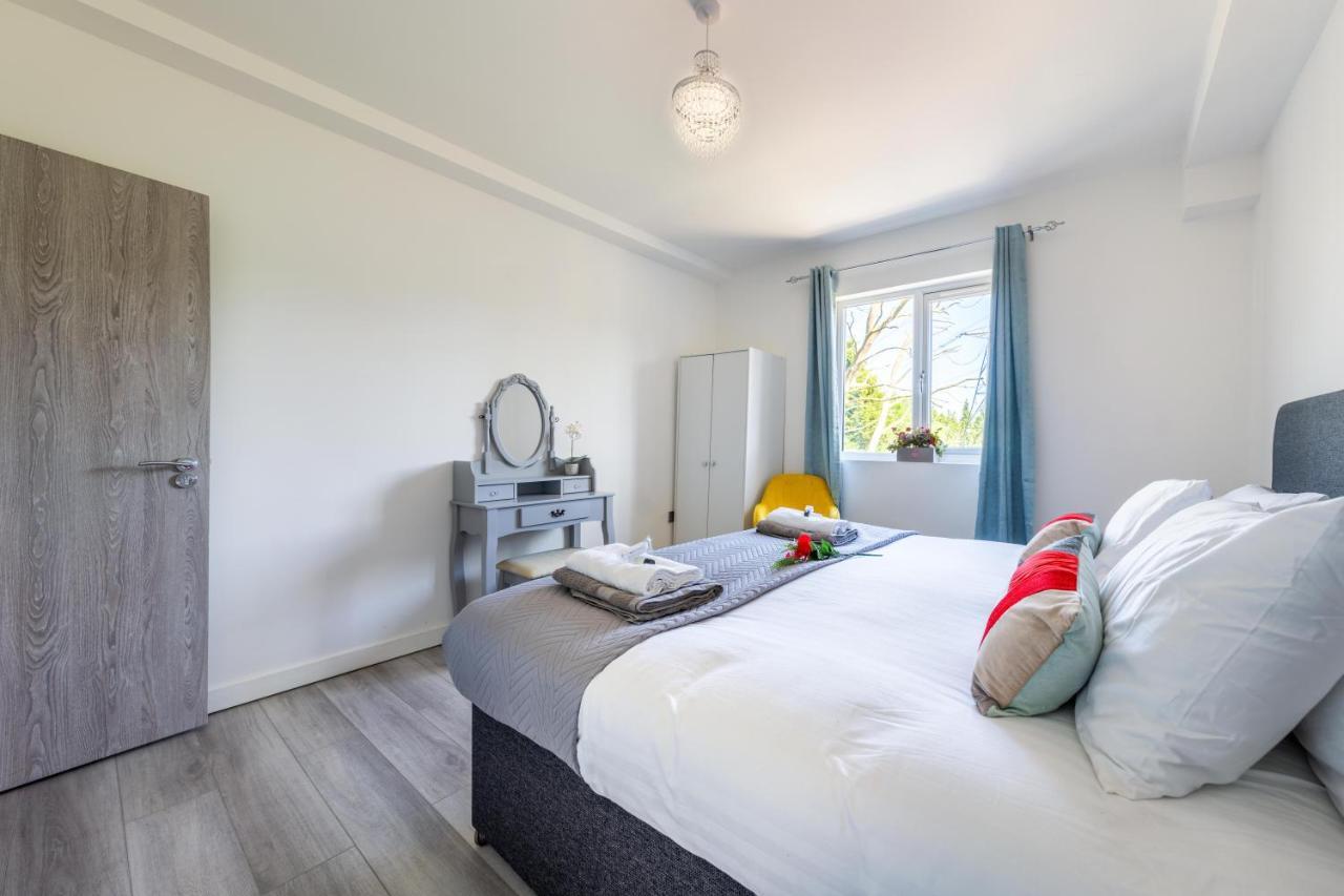 Ash View Place 3 -heathrow - Thorpe Park - Free Parking Apartment