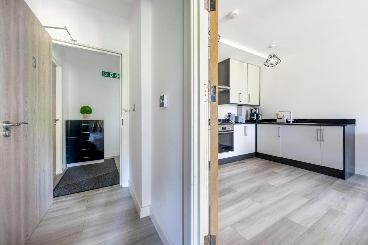 Apartment Ash View Place 3 -heathrow - Thorpe Park - Free Parking Staines-upon-Thames