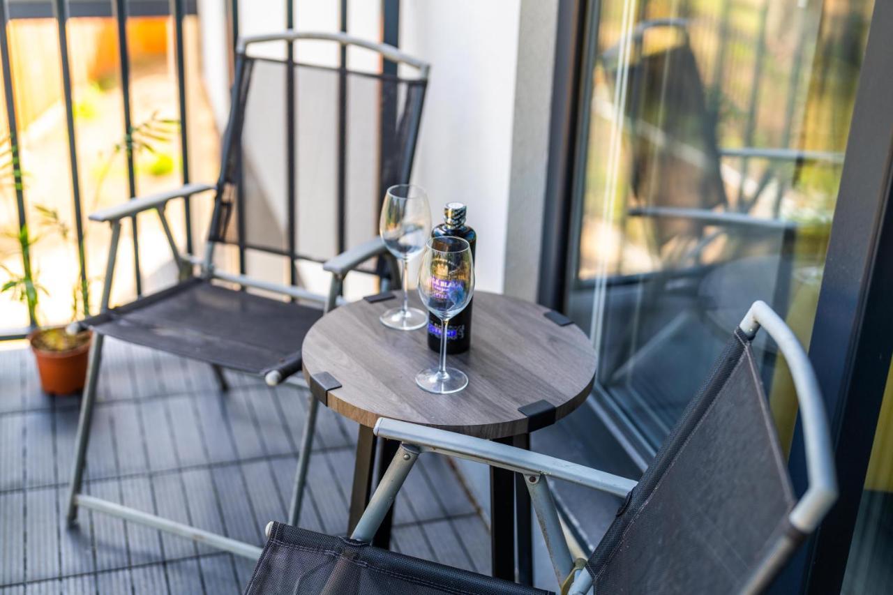Ash View Place 3 -heathrow - Thorpe Park - Free Parking Apartment *